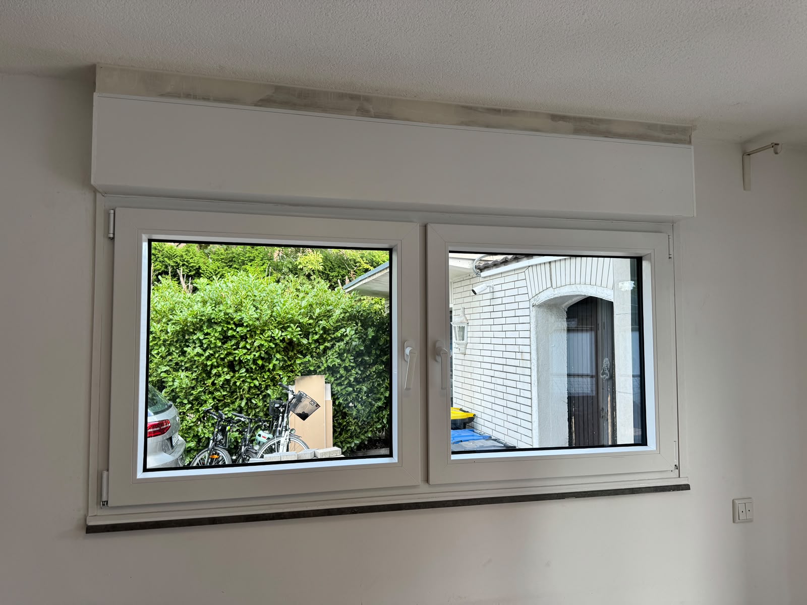 2-Flügeliges Wohnraumfenster mit Aufsatzkasten Innenansicht